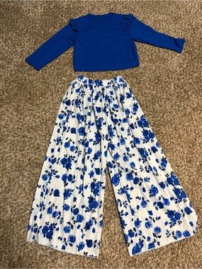 Blue Ruffle Sleeve Top with White & Blue Floral Wide-Leg Pants Set